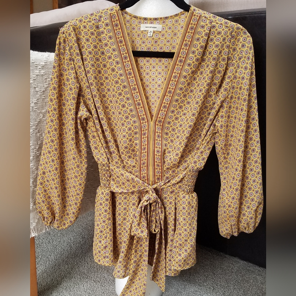 Max Studio tie waist blouse medium